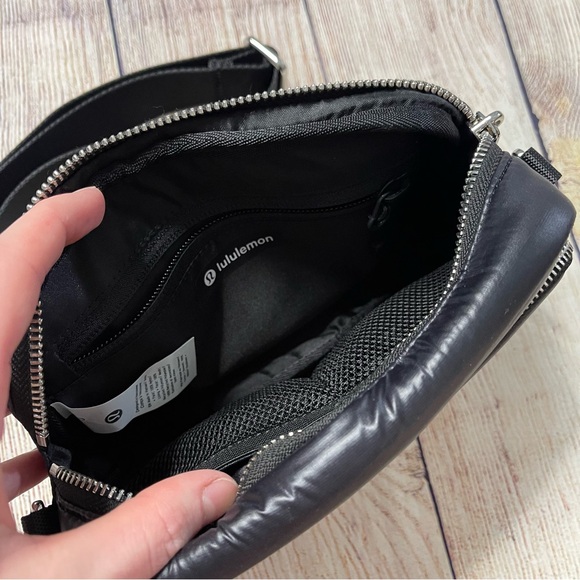 Lululemon Everywhere Crossbody Bag 2L
Wunder Puff - Picture 7 of 11